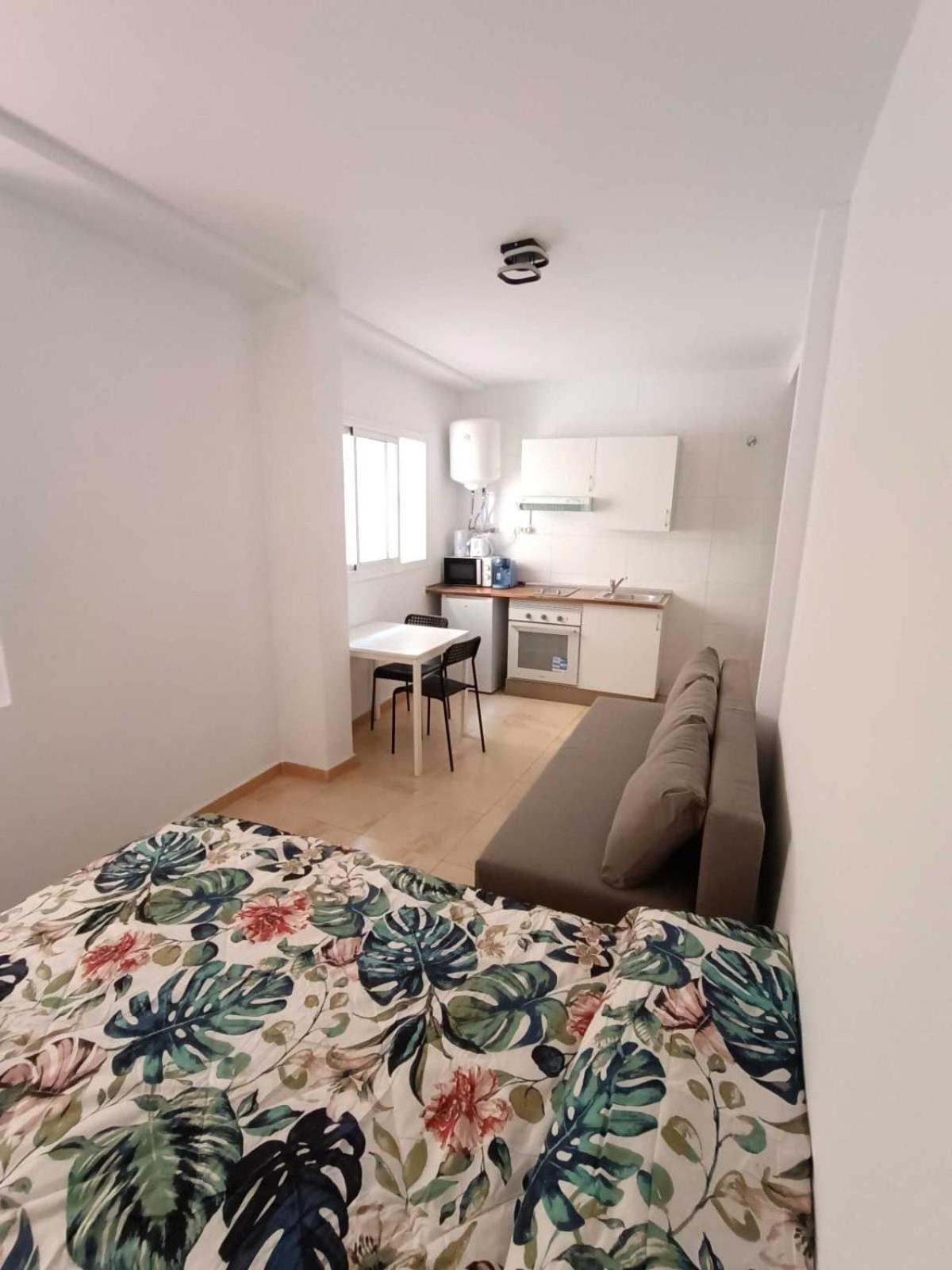 Apartamentos Larios Málaga Rum bild